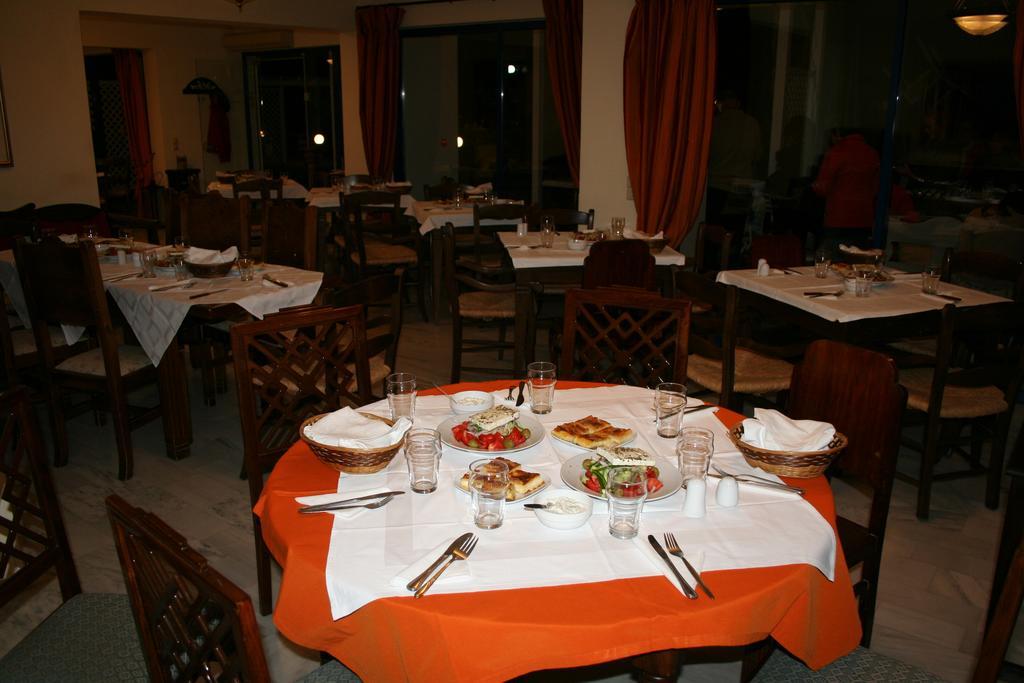 Agnadi Hotel Rovies Exterior foto