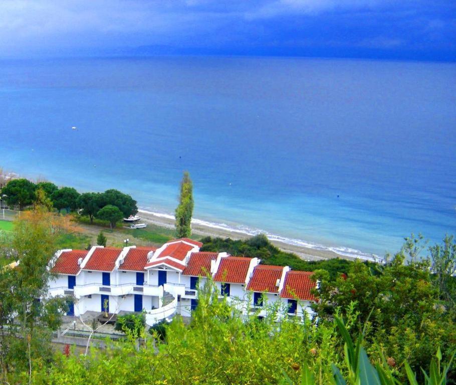 Agnadi Hotel Rovies Exterior foto