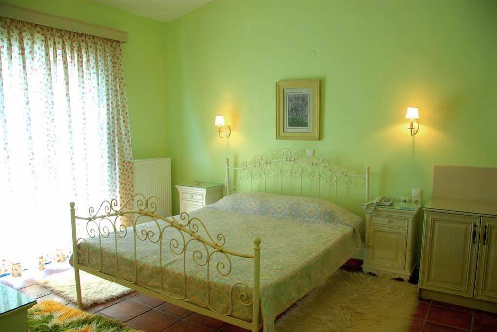 Agnadi Hotel Rovies Exterior foto